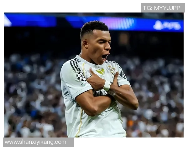 足球明星精神小伙的真实身份揭晓引发球迷热议与关注